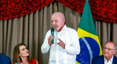 Estou confiante que Alcolumbre colocará 6x1 em votação, diz Lula