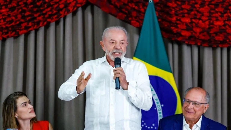 Coligação de Lula aciona TSE por “tratamento desigual” de IA da Meta