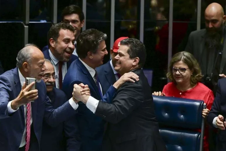 Quando começa a valer a escala 5×2 após aprovação no Senado? Entenda