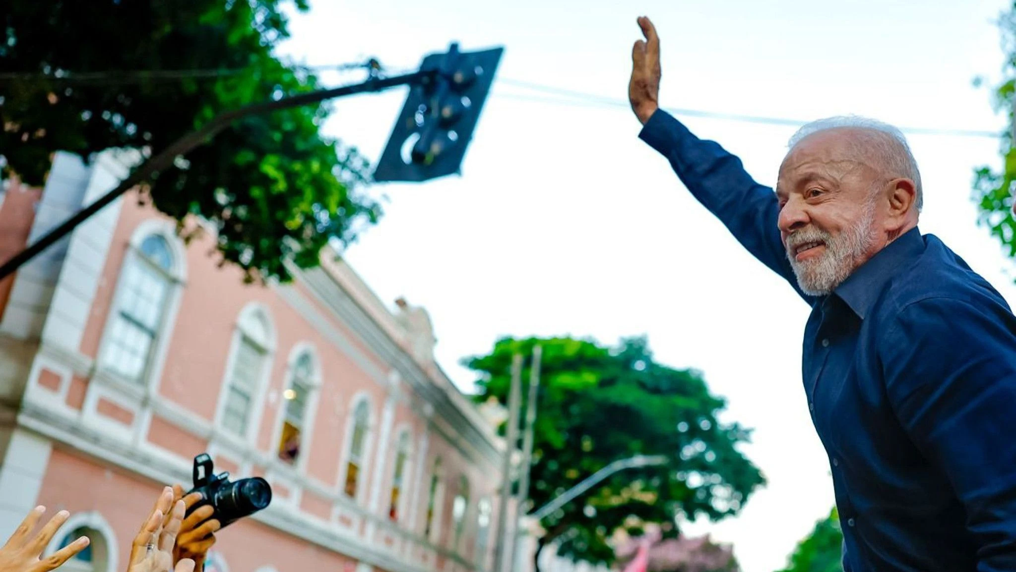 Lula cancela gravações para preservar voz antes do último debate