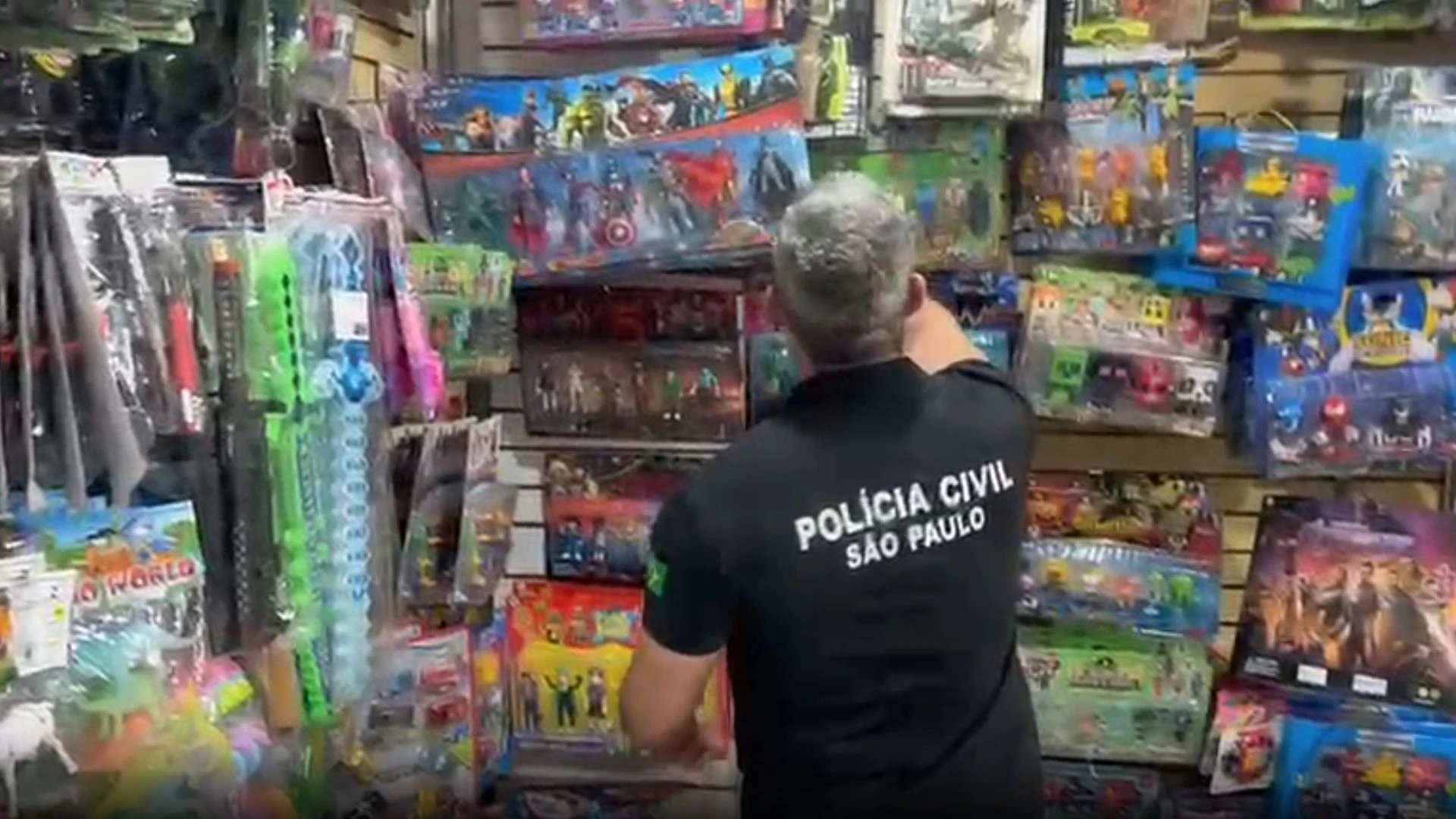 Polícia recolhe mais de 50 mil brinquedos falsificados em SP