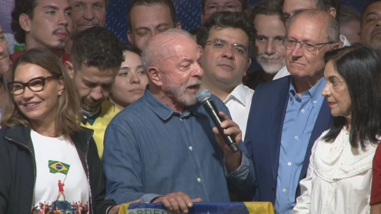 Lula diz que melhorará comunicação e conversará com povo brasileiro