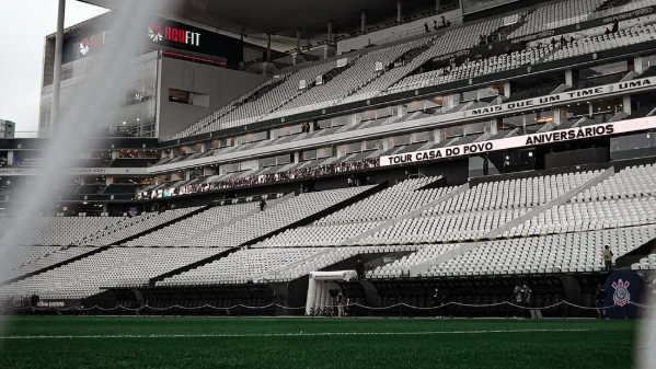 Acordo Caixa-Corinthians se junta a pacote de bondades a 9 dias da eleição