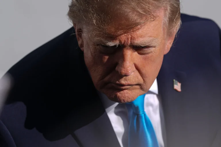 Trump questiona eleição no Brasil, mas já negocia com a realidade