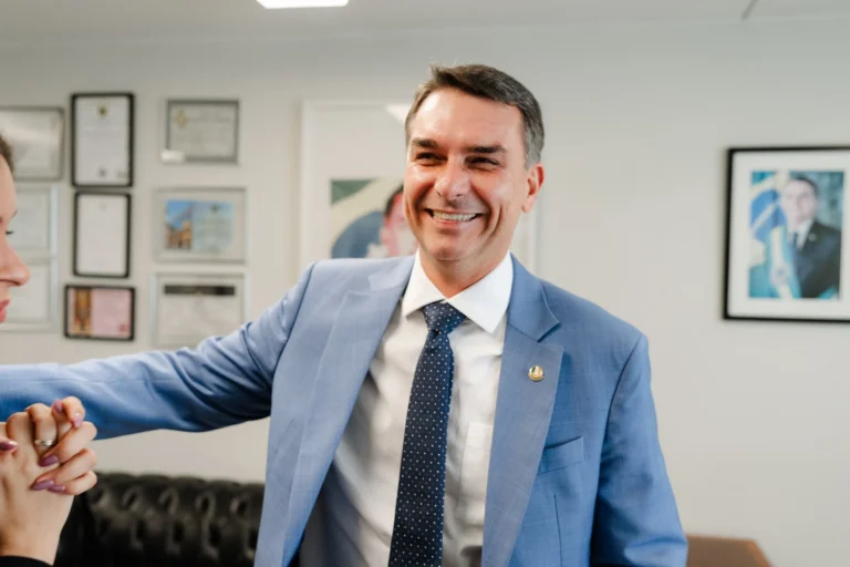 Republicanos confirma apoio a Flávio Bolsonaro no 2º turno das eleições
