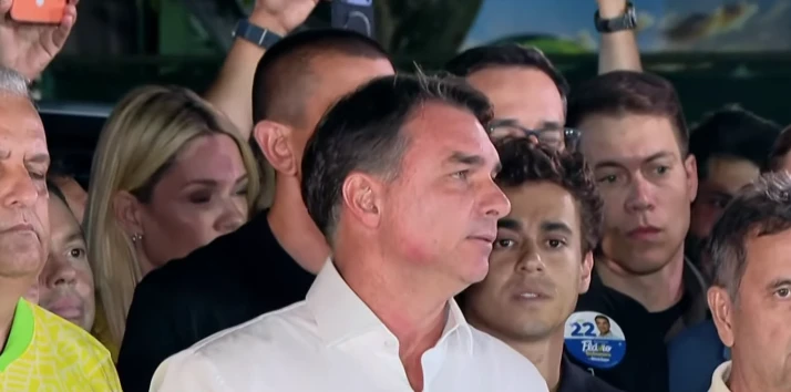 Flávio desiste de questionar vitória de Lula nas urnas