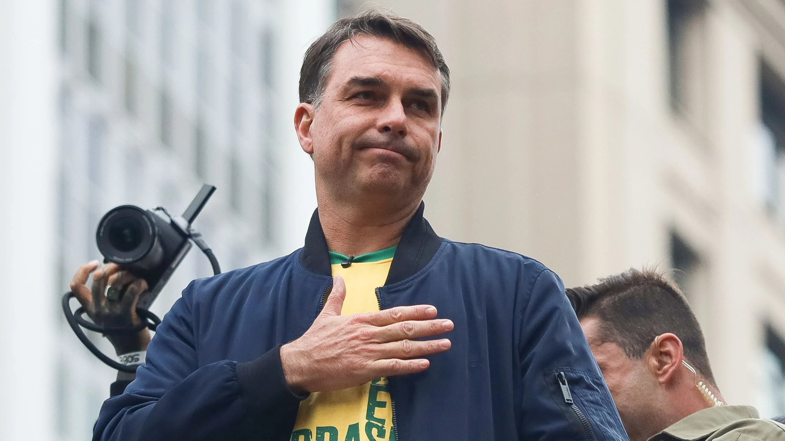 Análise: Últimas pesquisas trazem eleição favorável a Flávio