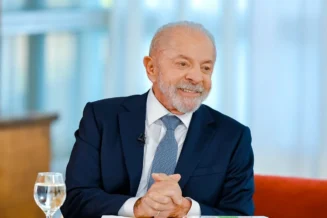 A dez dias da eleição, Lula propõe tarifa zero no transporte público