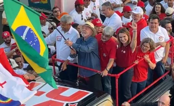 Lula diz que Flávio não pode ir a debate sem quebrar sigilo