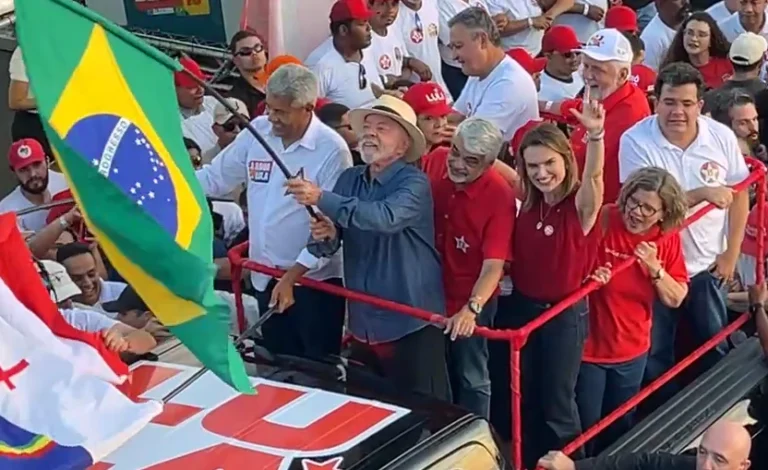 Lula diz que Flávio não pode ir a debate sem quebrar sigilo