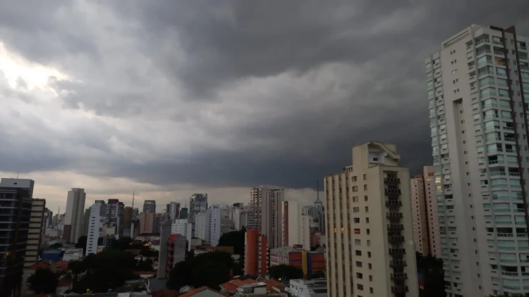 Defesa Civil emite alerta severo para tempestade nesta sexta em SP