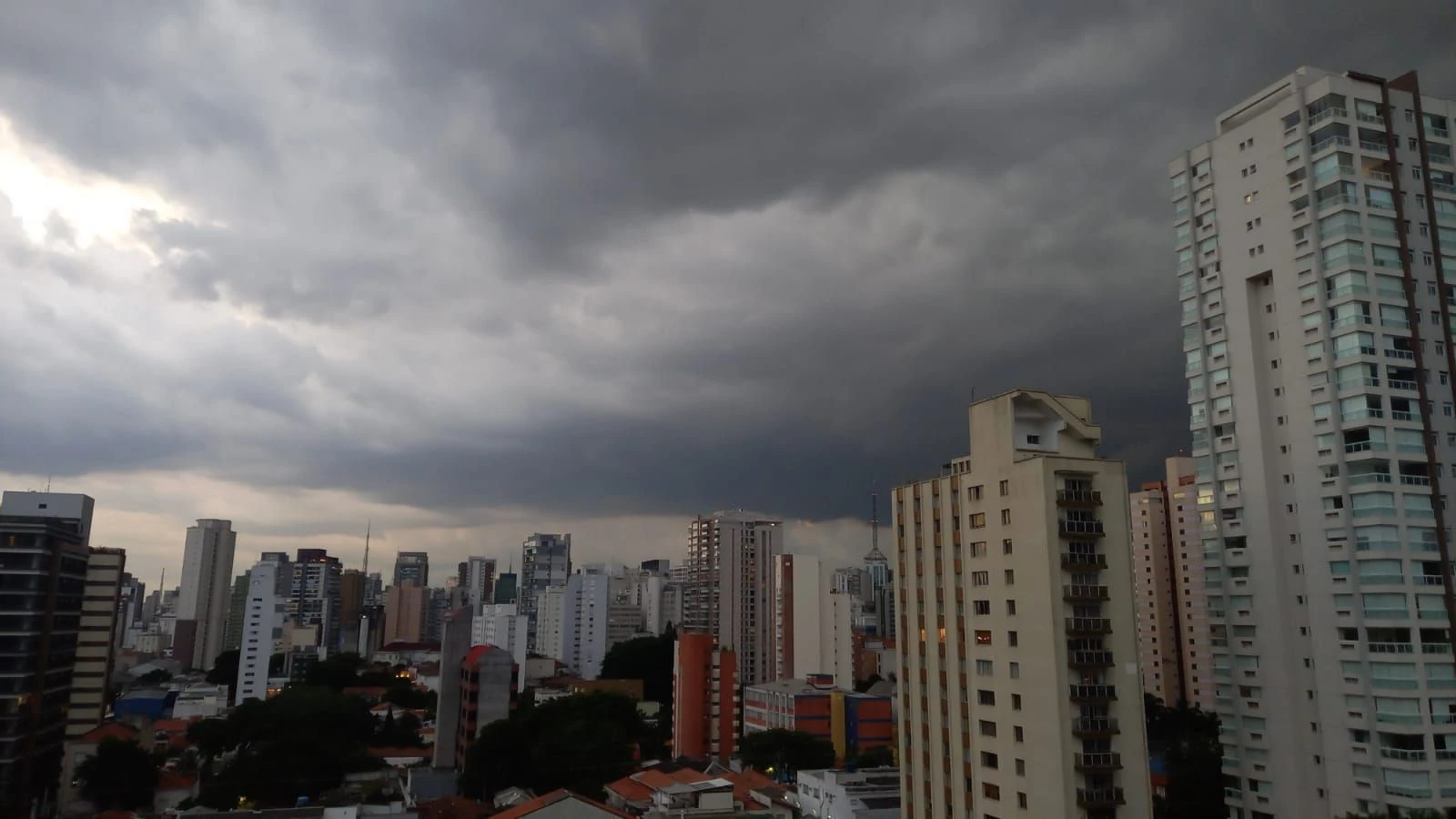 São Paulo tem 113% da chuva esperada para o mês; tempestades voltam quinta