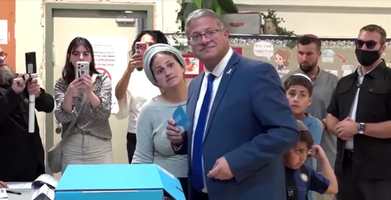 Ministro da Segurança Nacional de Israel vota em eleições