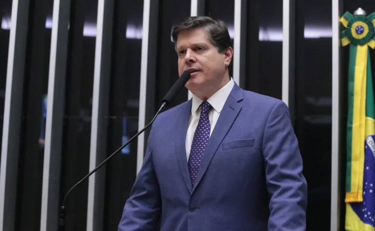 Maioria dos diretórios do MDB anuncia apoio a Flávio no 2º turno