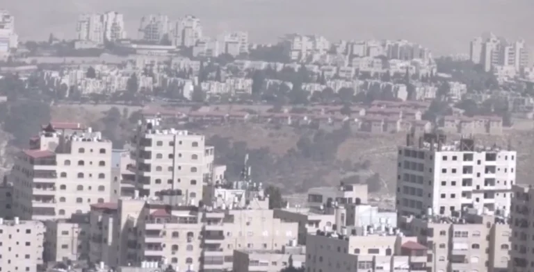 Operação de Israel na Cisjordânia força deslocamento de quase 4 mil civis