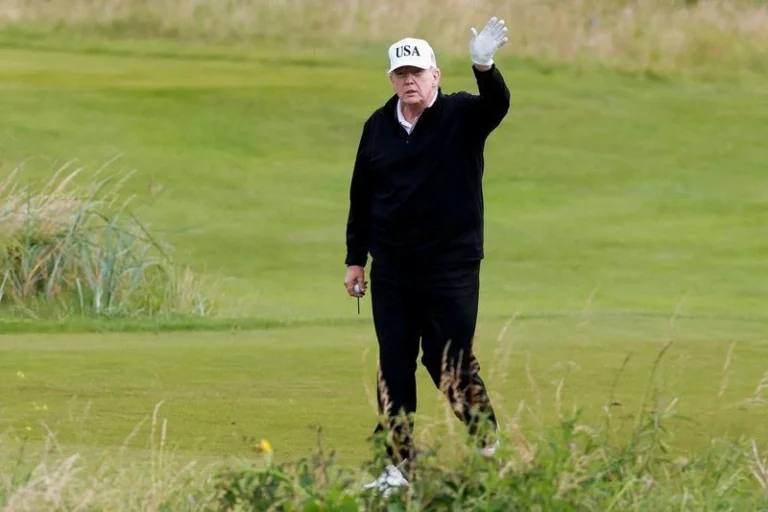 Juíza suspende corte de árvores em campo de golfe de Trump
